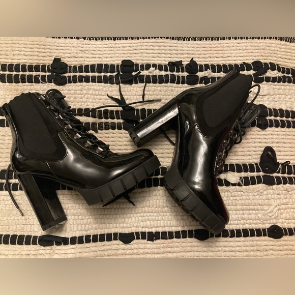 Black 🖤 Booties - Picture 3 of 9